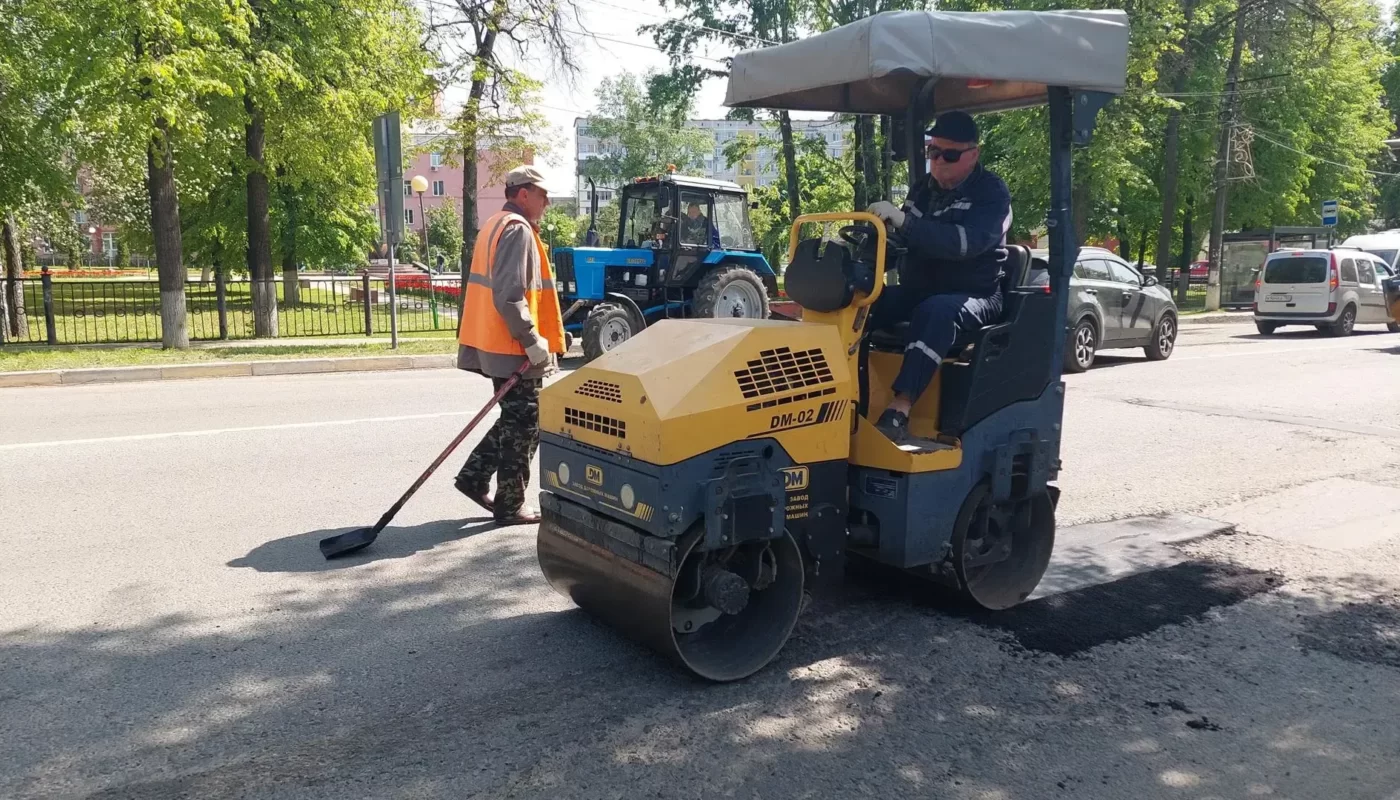 Дорожные службы активно устраняют ямы на дорогах городского округа Воскресенск  