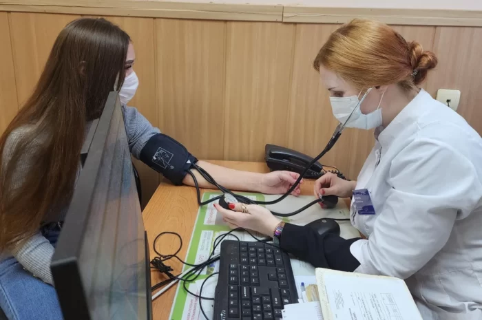 Врачи из ДНР работают с пациентами воскресенской поликлиники Медицина 